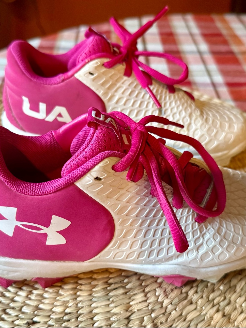 Under Armour Girls Hot Pink & White Softball Cleats size 1.5y